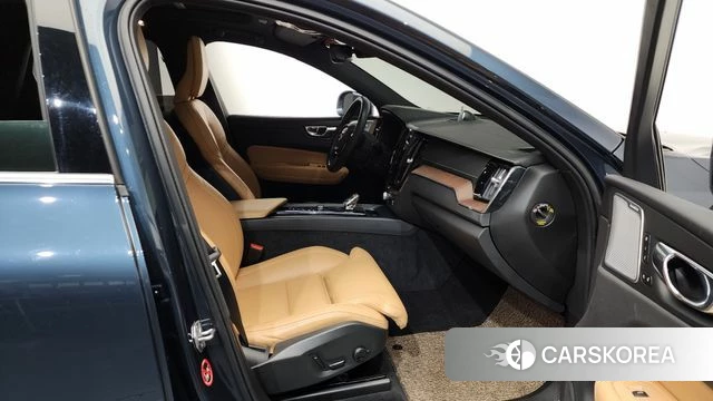 Volvo XC60 second Generation 2021 Синий из Кореи, фото 2