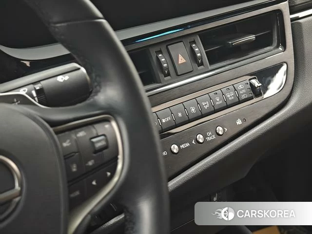 Lexus ES 2024 Белый из Китая, фото 2