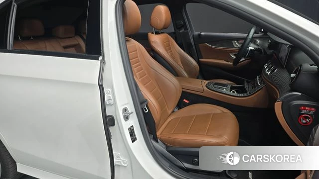 Mercedes-Benz E-Class W213 2021 Белый из Кореи, фото 2