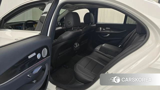 Mercedes-Benz E-Class W213 2018 Белый из Кореи, фото 2