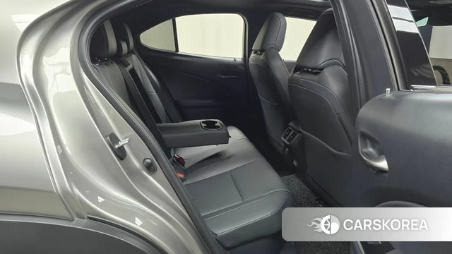 Lexus UX300h 2025 Серебристо-серый из Кореи, фото 2