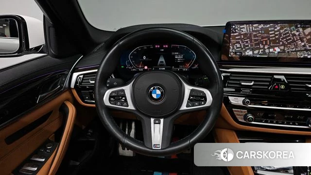 BMW 5 Series (G30) 2022 Белый из Кореи, фото 2