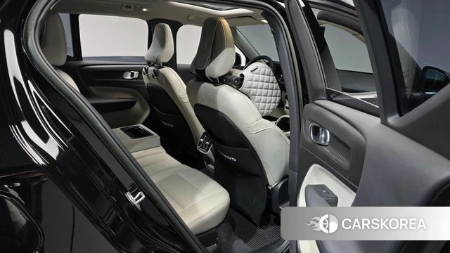 Volvo XC40 2023 Черный из Кореи, фото 2
