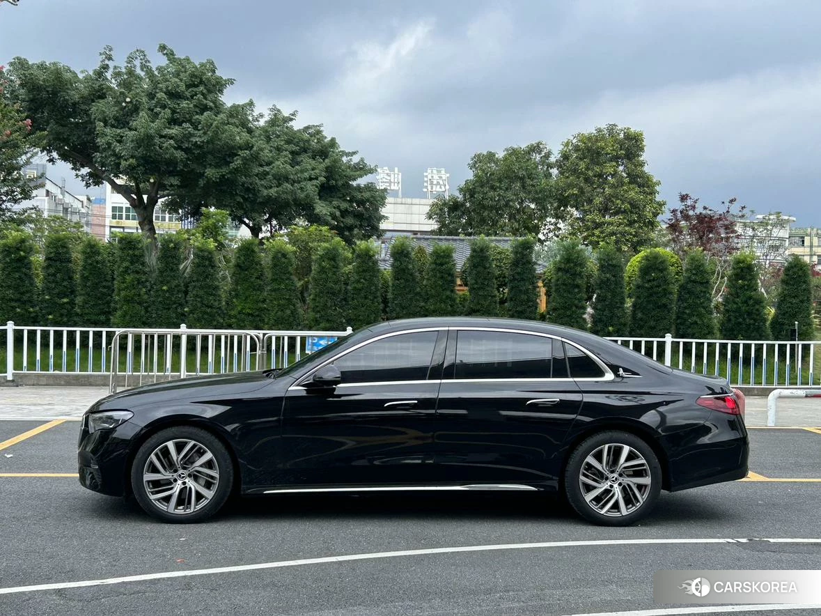 Mercedes-Benz E-class 2023 Черный из Китая, фото 2