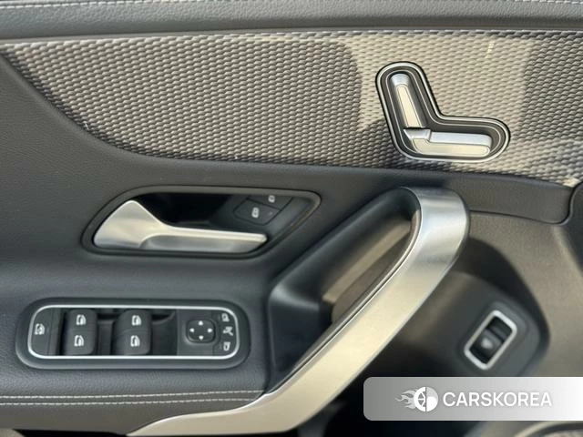 Mercedes-Benz Class A 2023 Белый из Китая, фото 2