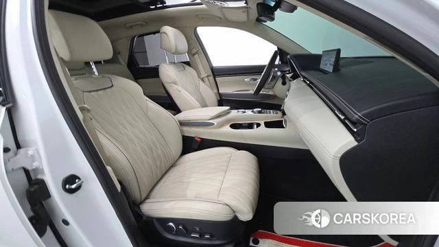 Genesis GV70 2023 Белый из Кореи, фото 2