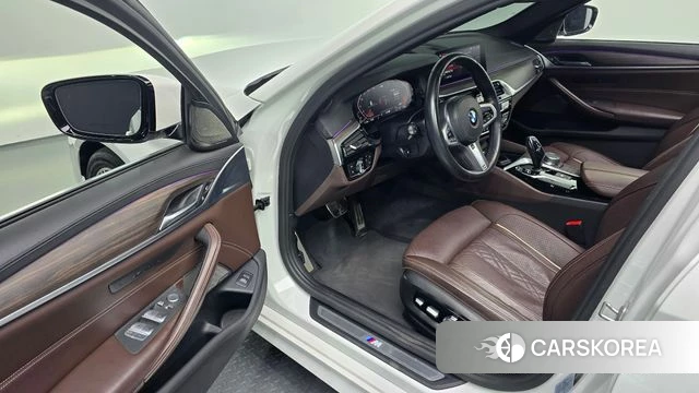 BMW 5 Series (G30) 2020 Белый из Кореи, фото 2