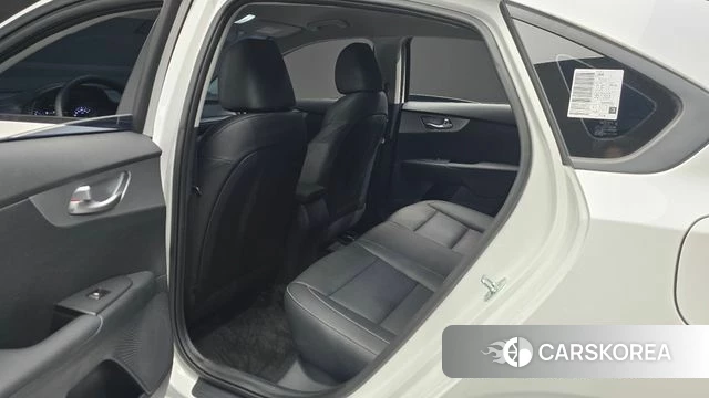 Kia The New K3 2nd generation 2023 Белый из Кореи, фото 2