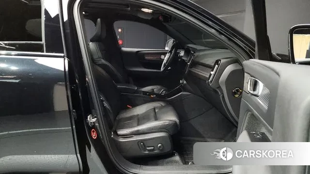 Volvo XC40 Richards 2022 Черный из Кореи, фото 2