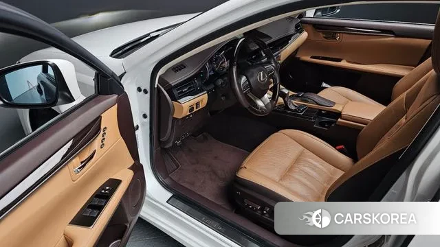 Lexus New ES300h 2018 Белый из Кореи, фото 2