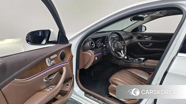 Mercedes-Benz E-Class W213 2019 Белый из Кореи, фото 2