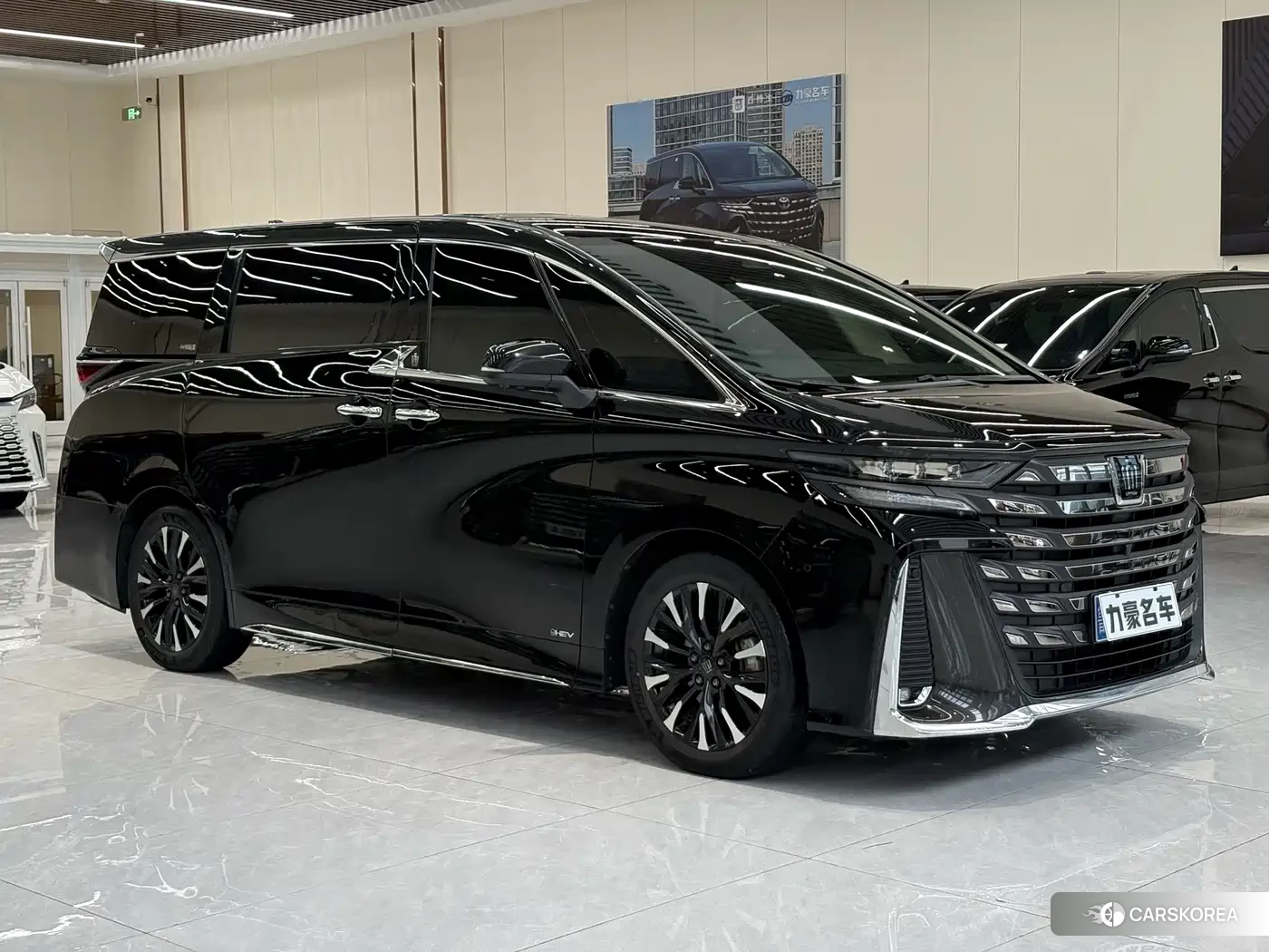 Toyota Vellfire 2023 Черный из Китая, фото 2