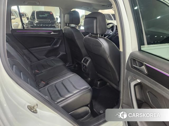 Volkswagen Tiguan second Generation 2023 Белый из Кореи, фото 2