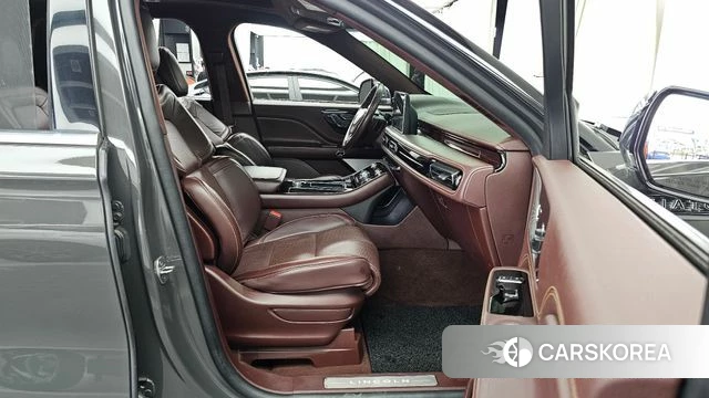 Lincoln Aviator 2nd generation 2022 Серый из Кореи, фото 2
