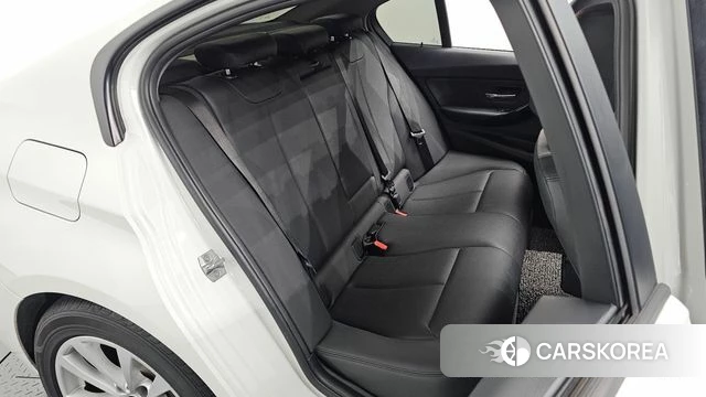 BMW 3 Series (F30) 2018 Белый из Кореи, фото 2