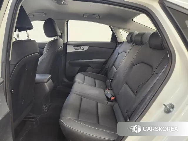 Kia The New K3 2nd generation 2021 Белый из Кореи, фото 2