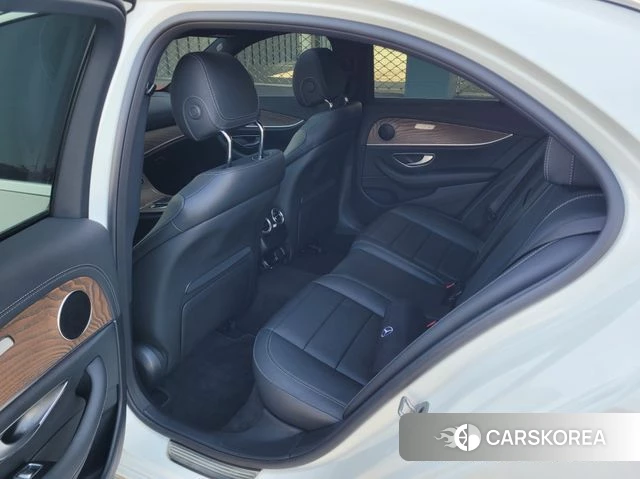 Mercedes-Benz E-Class W213 2022 Белый из Кореи, фото 2