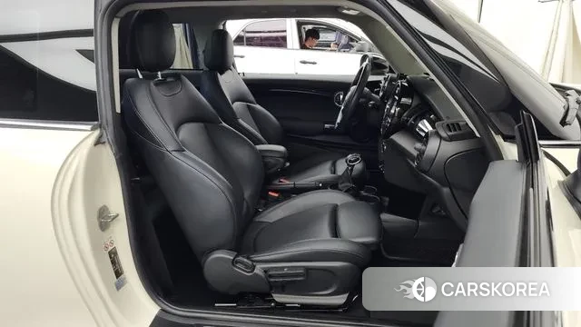 Mini Cooper 2018 Жемчужный цвет из Кореи, фото 2