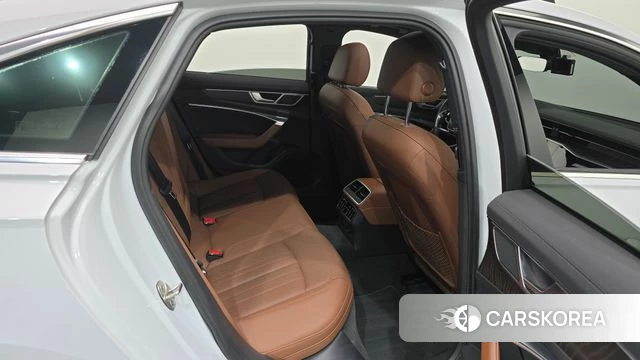 Audi A6 (C8) 2021 Белый из Кореи, фото 2