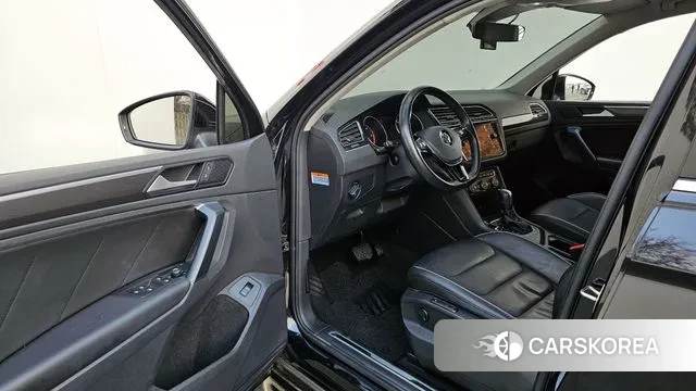 Volkswagen Tiguan second Generation 2020 Черный из Кореи, фото 2