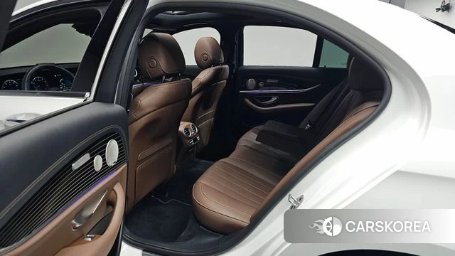 Mercedes-Benz E-Class W213 2022 Белый из Кореи, фото 2
