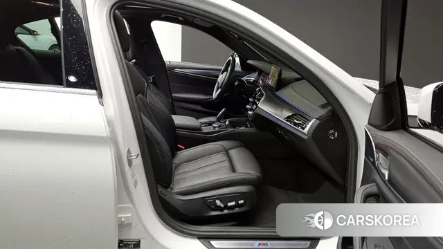 BMW 5 Series (G30) 2023 Белый из Кореи, фото 2