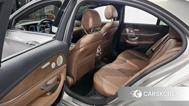 Mercedes-Benz E-Class W213 2022 Серебристо-серый из Кореи, фото 2