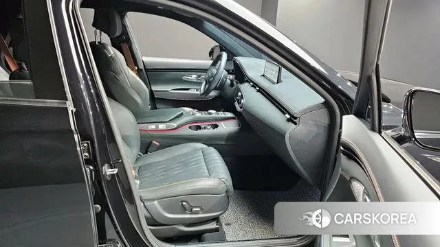 Genesis GV70 2022 Черный из Кореи, фото 2