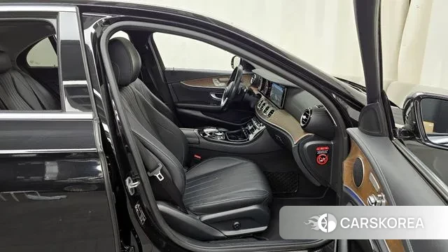 Mercedes-Benz E-Class W213 2019 Черный из Кореи, фото 2