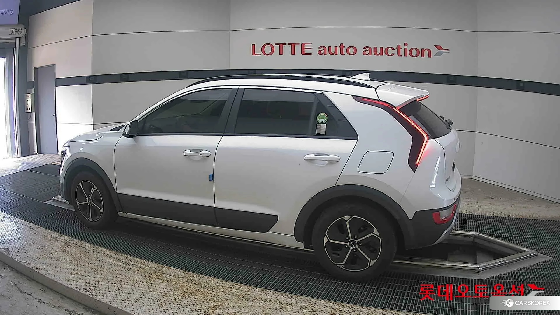 Kia Niro Hybrid 2022 Snow White Pearl (optional) из Кореи, фото 2