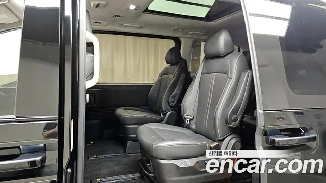 Hyundai Staria 2023 Черный из Кореи, фото 2