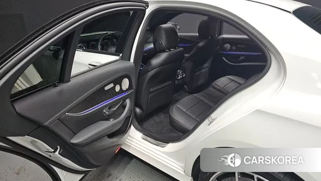 Mercedes-Benz E-Class W213 2023 Белый из Кореи, фото 2