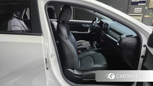 Kia The New K3 2nd generation 2022 Белый из Кореи, фото 2