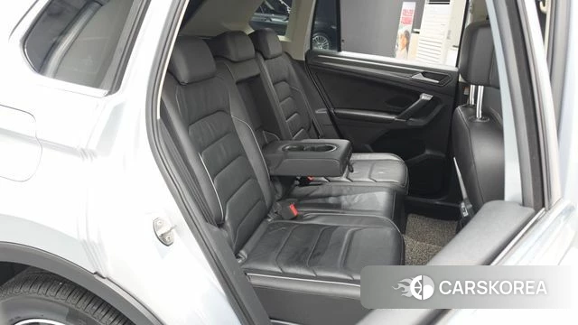 Volkswagen Tiguan second Generation 2018 Серебристо-серый из Кореи, фото 2