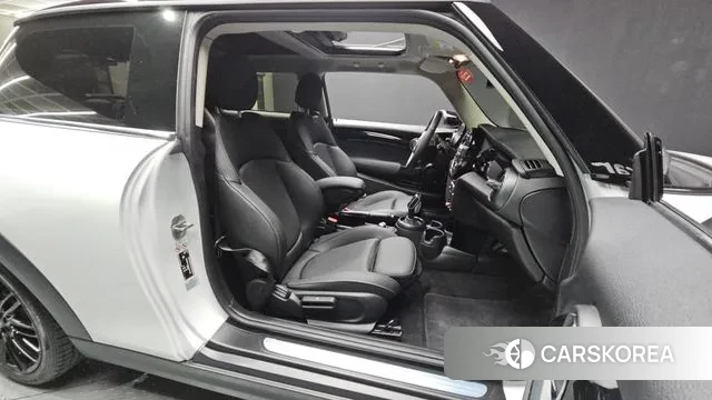 Mini Cooper 2023 Белый из Кореи, фото 2