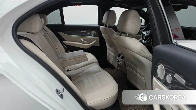 Mercedes-Benz E-Class W213 2022 Белый из Кореи, фото 2