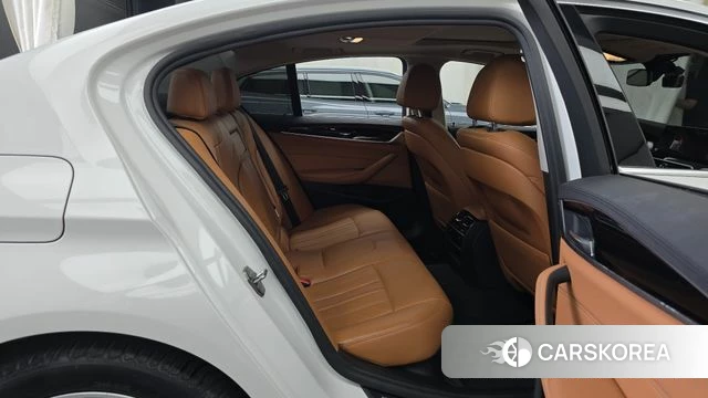 BMW 5 Series (G30) 2018 Белый из Кореи, фото 2