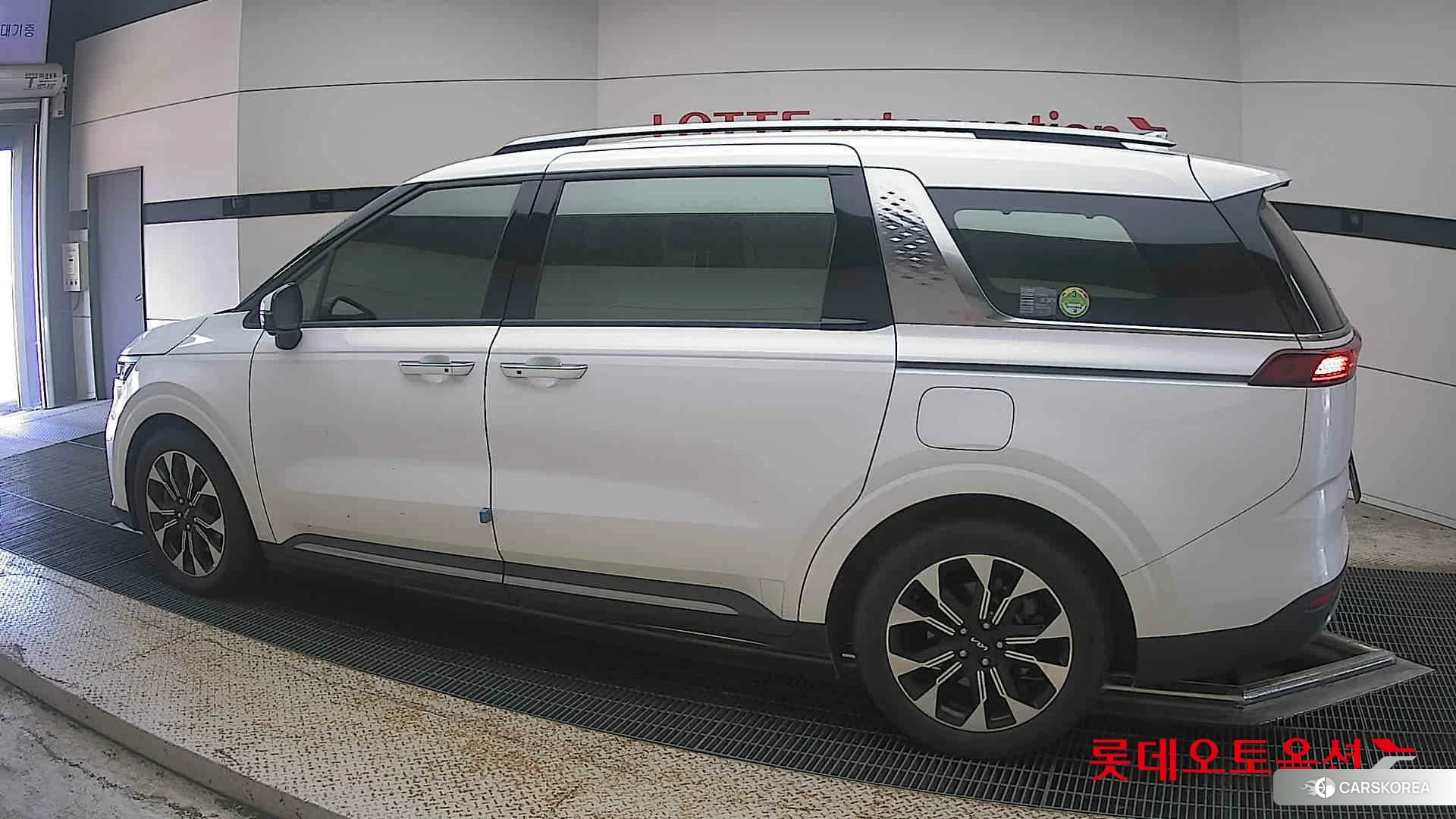 Kia Carnival 2023 Белый из Кореи, фото 2