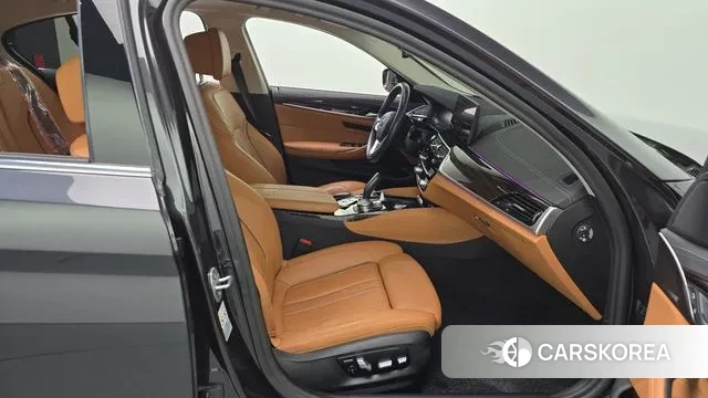 BMW 5 Series (G30) 2022 Серый из Кореи, фото 2