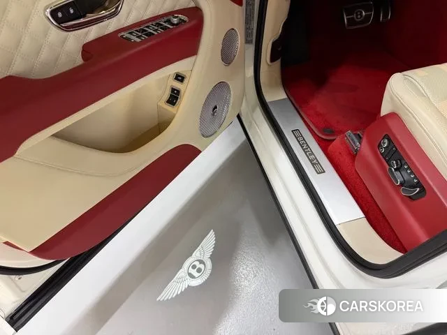 Bentley Bentayga 2021 Белый из Кореи, фото 2