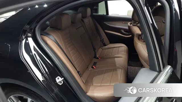 Mercedes-Benz E-Class W213 2021 Черный из Кореи, фото 2