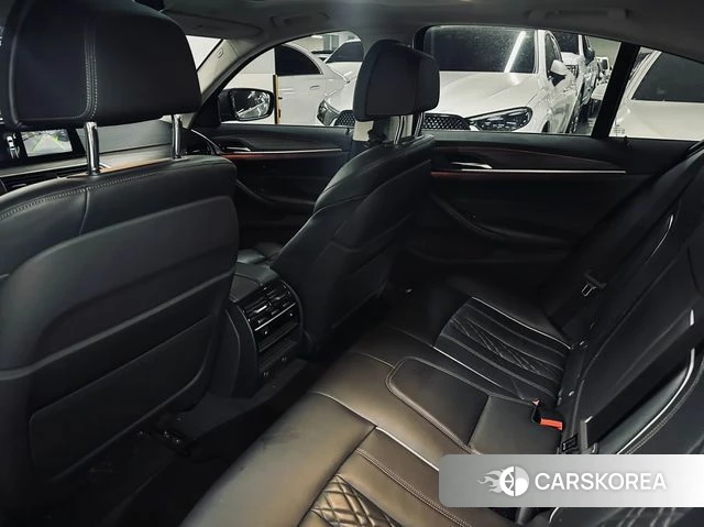 BMW 5 Series (G30) 2018 Серый из Кореи, фото 2