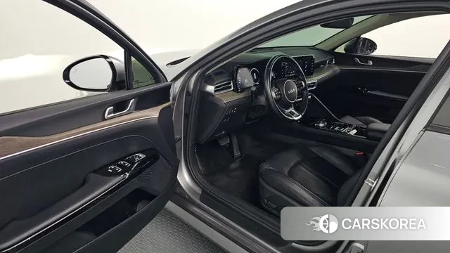 Kia K5 3rd generation 2023 Серебристо-серый из Кореи, фото 2