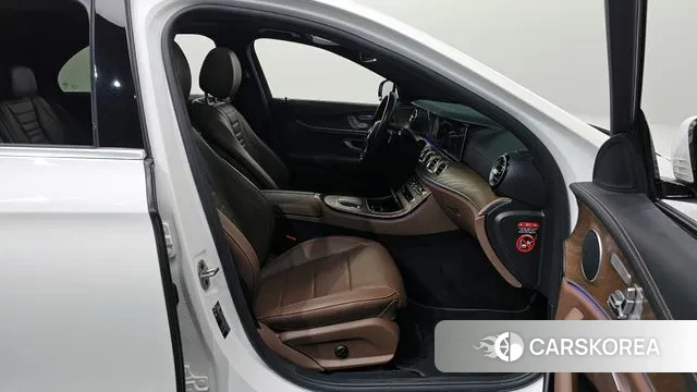 Mercedes-Benz E-Class W213 2021 Белый из Кореи, фото 2