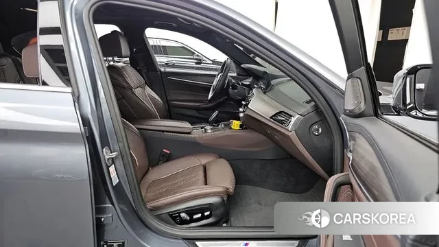 BMW 5 Series (G30) 2020 Серый из Кореи, фото 2