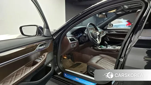 BMW 7 Series (G11) 2022 Черный из Кореи, фото 2