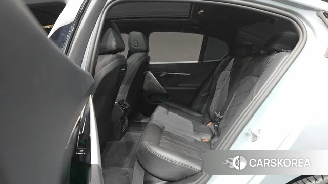BMW 5 Series (G60) 2025 Светло-серебряный цвет из Кореи, фото 2