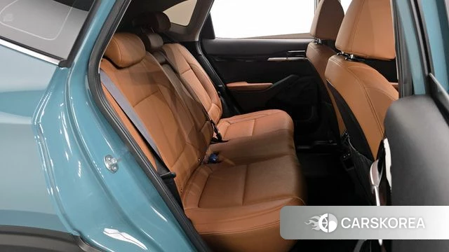 Kia The New Seltos 2023 Светло-серебряный цвет из Кореи, фото 2