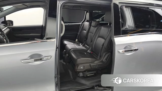 Honda Odyssey 2018 Серебристо-серый из Кореи, фото 2