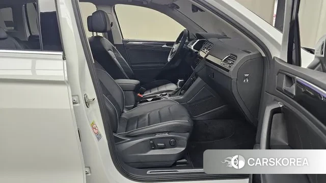 Volkswagen Tiguan second Generation 2022 Белый из Кореи, фото 2